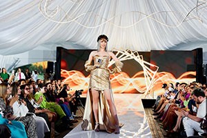 С нарядом по мотивам смартфона. Под Минском прошел юбилейный показ Brands Fashion Show